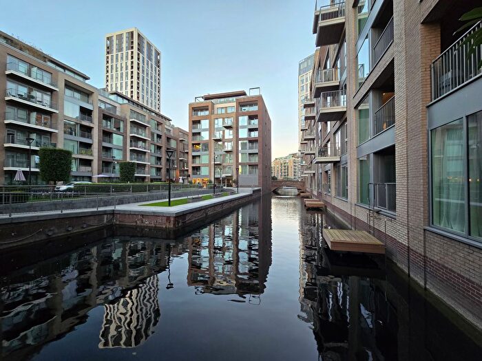 2 Bedroom Flat To Rent In Lockgate Road, Chelsea Creek, SW6