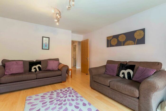 2 Bedroom Apartment To Rent In Point, George Street, B3