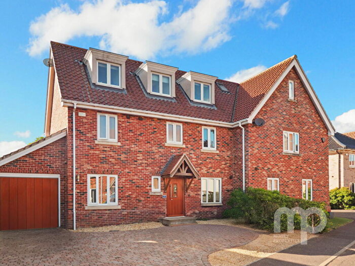 5 Bedroom Semi-Detached House For Sale In The Meadows, Hethersett, Norwich, Norfolk., NR9