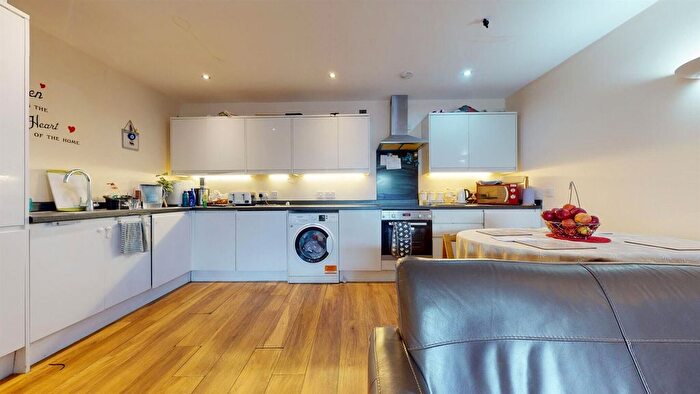 2 Bedroom Flat To Rent In Chingford Mount Road, Chingford, E4