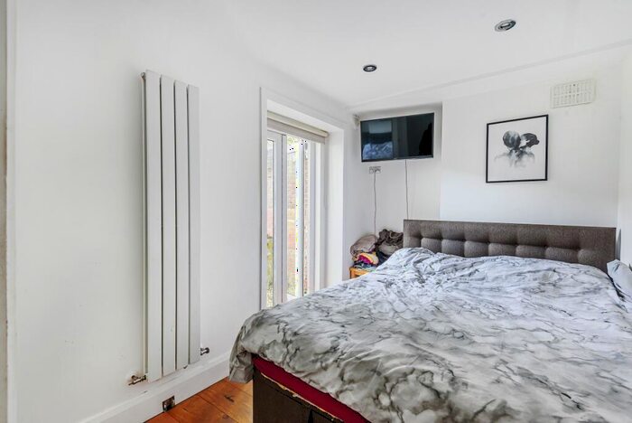 2 Bedroom Apartment To Rent In Luxor Street London, SE5