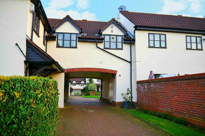 1 Bedroom Flat To Rent In Firs Wood Close, Potters Bar, EN6