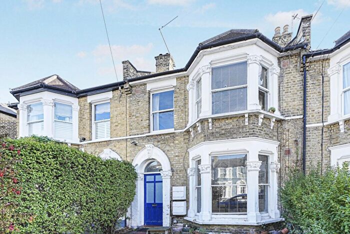2 Bedroom Flat To Rent In Arngask Road London, SE6