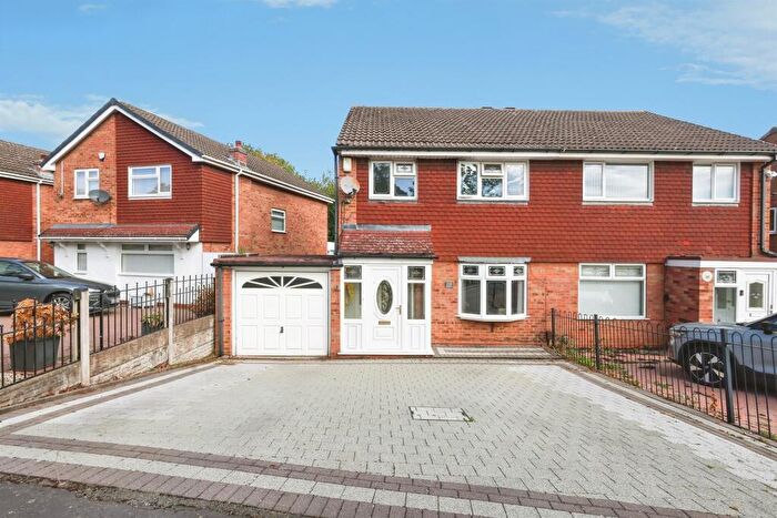3 Bedroom Semi Detached House For Sale In Kingsleigh Drive, Birmingham, B36