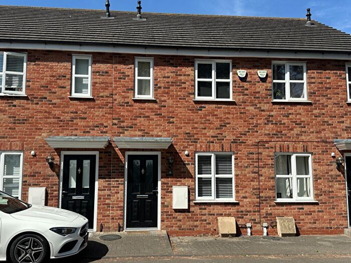 2 Bedroom Town House To Rent In Pine Walk, Cleethorpes, DN35