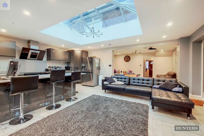 3 Bedroom Semi-Detached House To Rent In Havering Road, Romford, RM1