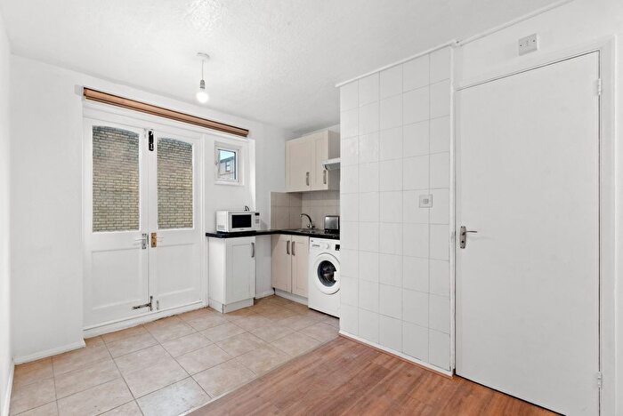 1 Bedroom Flat To Rent In Edmeston Close, Trowbridge Estate, E9