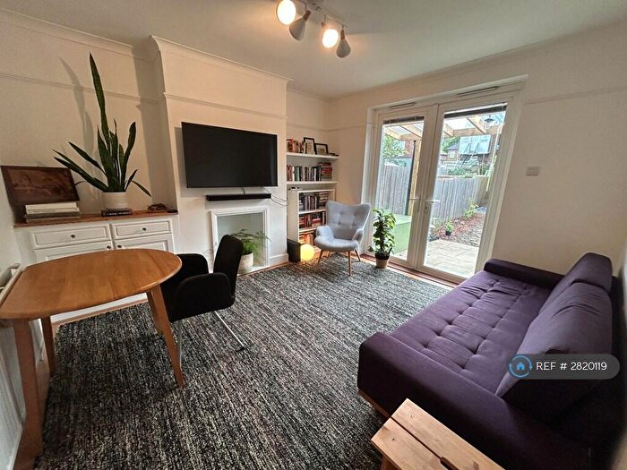 2 Bedroom Maisonette To Rent In Sydney Road, London, N10