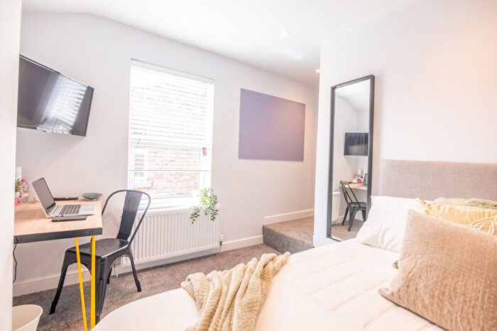 7 Bedroom Terraced House To Rent In Gresford Avenue, Liverpool, L17