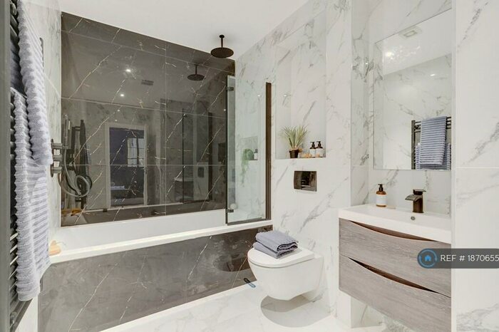 3 Bedroom Flat To Rent In Burrage Place, London, SE18