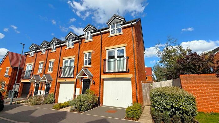 3 Bedroom End Of Terrace House For Sale In Arkell Way, Selly Oak, Birmingham, B29