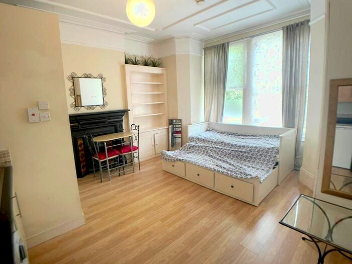 Studio To Rent In Church Lane, Crouch End, N8