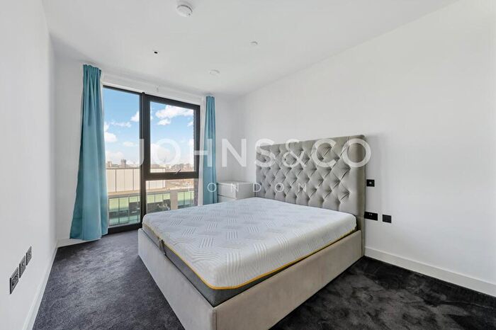 3 Bedroom Apartment For Sale In The Modern, Embassy Gardens, Nine Elms, SW11