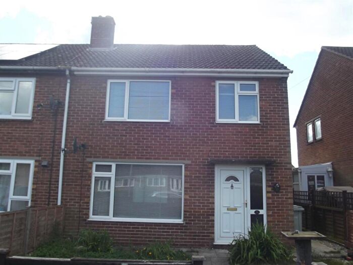 3 Bedroom Semi-Detached House To Rent In Curzon Estate, Tattershall, LN4