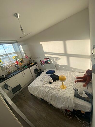 Studio To Rent In Putney High Street, London, SW15