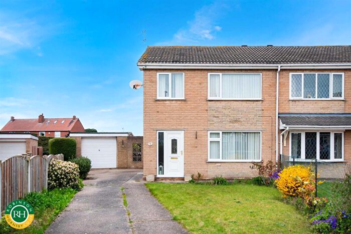 3 Bedroom Semi Detached House For Sale In Rossmoor Close, Auckley, Doncaster, DN9