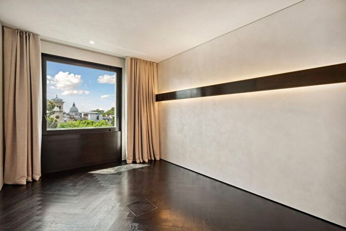 4 Bedroom Flat For Sale In Princes Gate, London, SW7