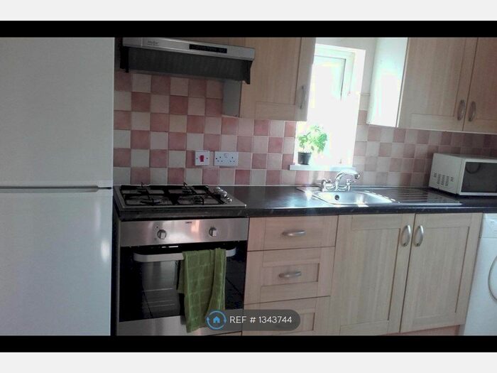 2 Bedroom Flat To Rent In Suffield Road, London, N15