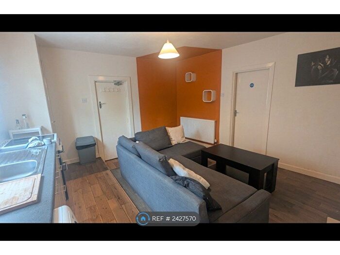 1 Bedroom Flat To Rent In Bradford Road, Cleckheaton, BD19