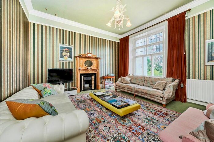 3 Bedroom Flat To Rent In West Hill, Putney, London, SW15