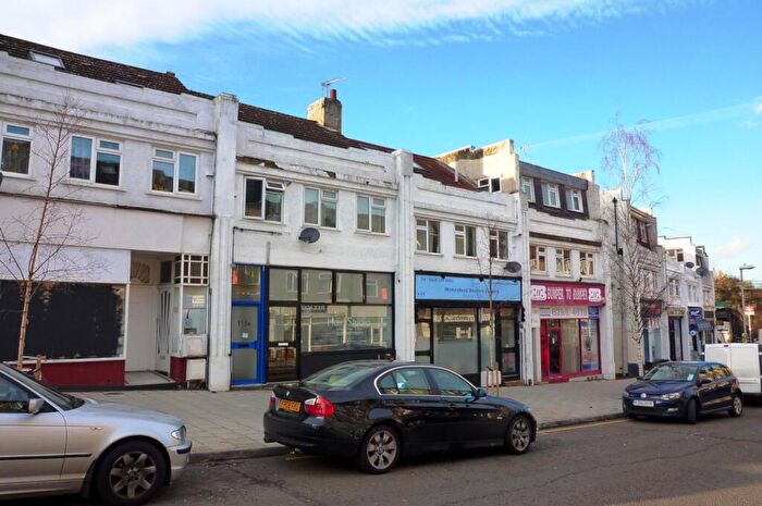1 Bedroom Flat To Rent In Chiltern Drive, KT5