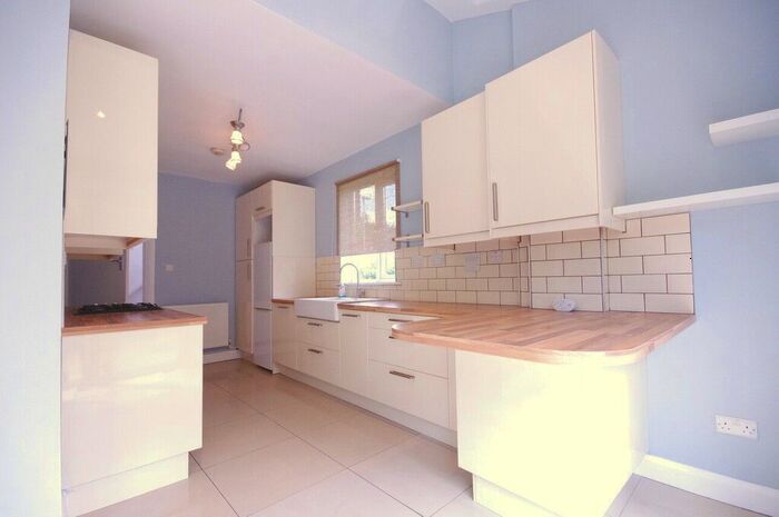 3 Bedroom Semi-Detached House To Rent In Oakdene Park, London, N3