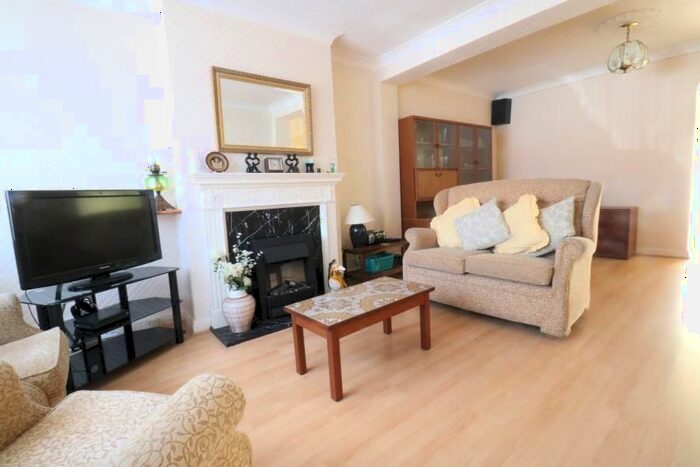 2 Bedroom Property To Rent In Oaklands Avenue, Edmonton, N9