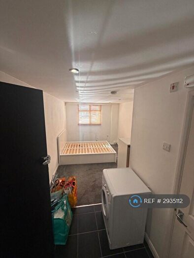 Studio To Rent In Bedford Road, London, N15