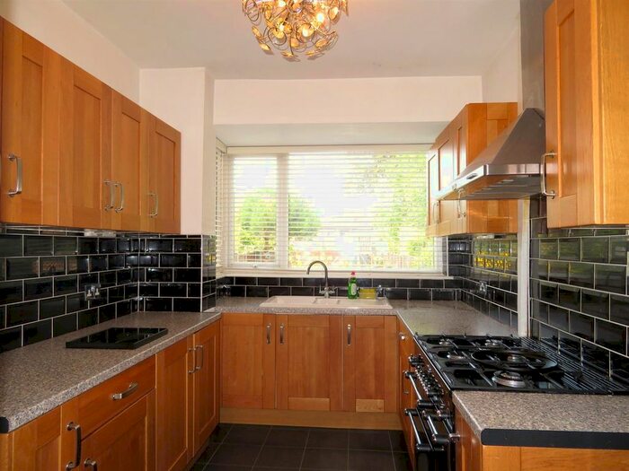 3 Bedroom Semi-Detached House To Rent In Lyndon Road, Solihull, B92