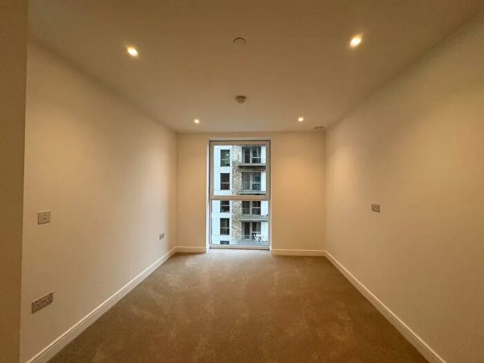 2 Bedroom Flat To Rent In Little Chalfont, Amersham, HP6