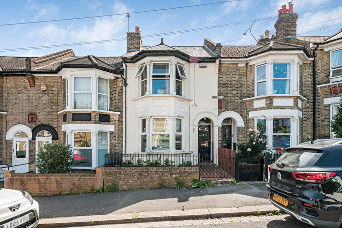 3 Bedroom Terraced House For Sale In Churchill Road, South Croydon, CR2