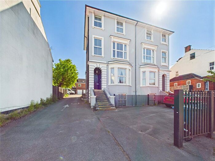 3 Bedroom Flat For Sale In Ash Road, Aldershot, Hampshire, GU12