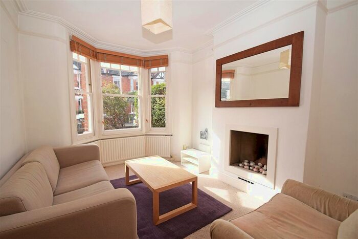 2 Bedroom Maisonette To Rent In Godstone Road, St Margarets, Twickenham, TW1
