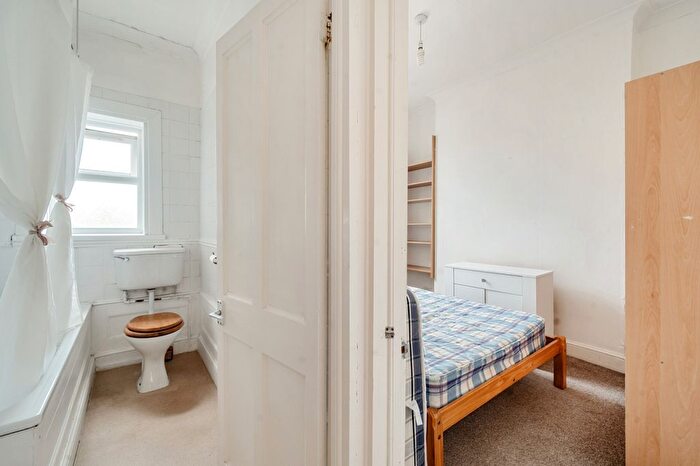 2 Bedroom Flat To Rent In Camberwell Road, London, SE5