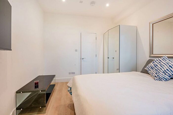 Studio To Rent In York Road, Acton, W3