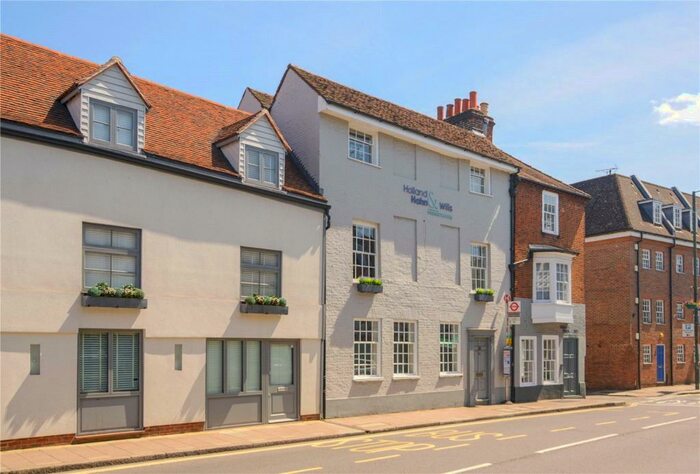 2 Bedroom Terraced House To Rent In High Street, Hampton Wick, Kingston Upon Thames, KT1