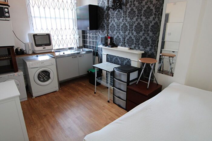 Studio To Rent In The Broadway, London, SW19