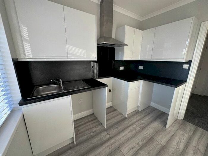 1 Bedroom Flat To Rent In Spring Bank West, Hull, Yorkshire, HU5