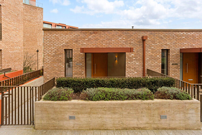 2 Bedroom Apartment For Sale In The Claves, Mill Hill, NW7