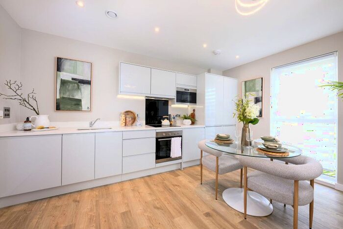 2 Bedroom Flat For Sale In Pier Way, London, SE28