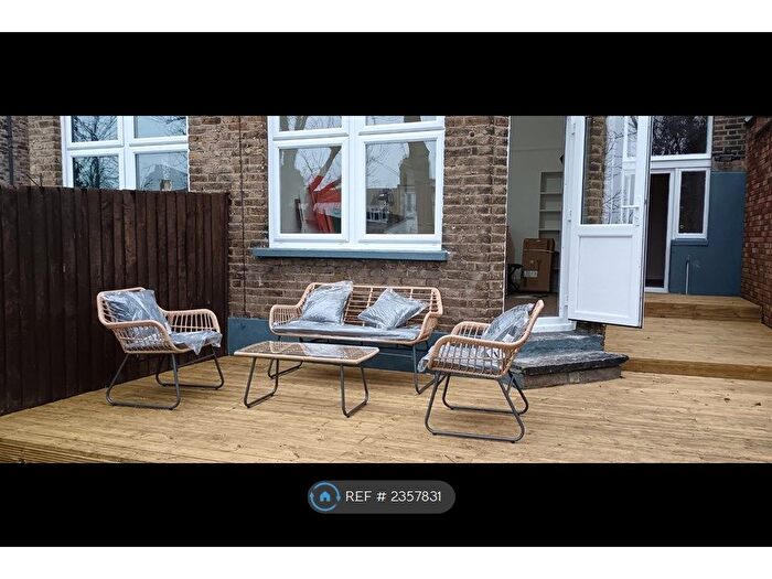 2 Bedroom Flat To Rent In Glebe Road, London, N8