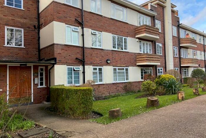 2 Bedroom Flat To Rent In Leigham Court Road, Streatham, SW16