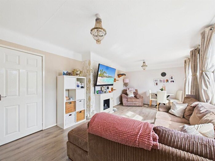 3 Bedroom Terraced House For Sale In Curlew Way, Wirral, CH46