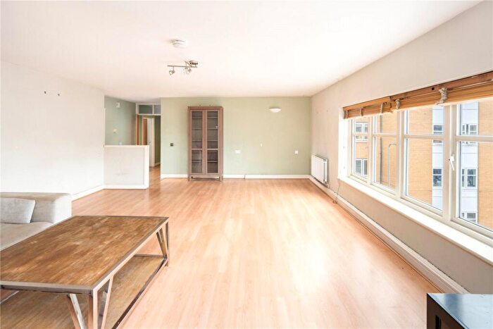 3 Bedroom Flat For Sale In Prince Edward Road, Hackney Wick, London, E9