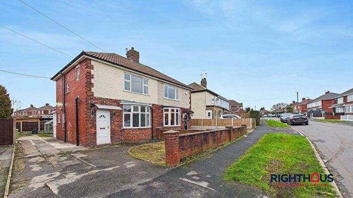 3 Bedroom Semi Detached House For Sale In Hill View Road, Brimington, S43
