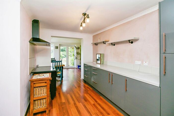 4 Bedroom Detached House For Sale In Brookfield Avenue, Barry, CF63