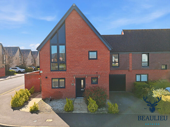 3 Bedroom Semi Detached House For Sale In Brassie Wood, Chelmsford, CM3