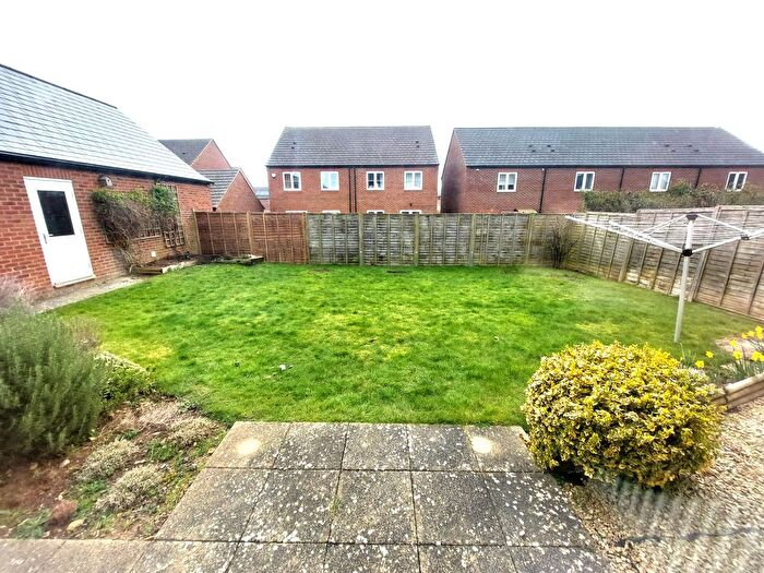 4 Bedroom Detached House To Rent In Camp Road, Bicester, OX25