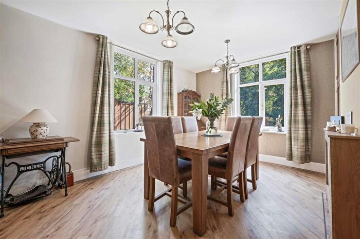 4 Bedroom Detached House For Sale In Stratford Road, Hockley Heath, Solihull, B94