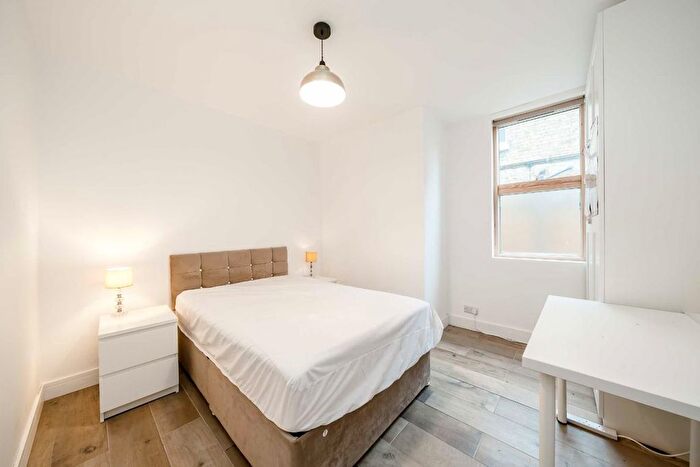 3 Bedroom Flat To Rent In Hamilton Road, London, SW19